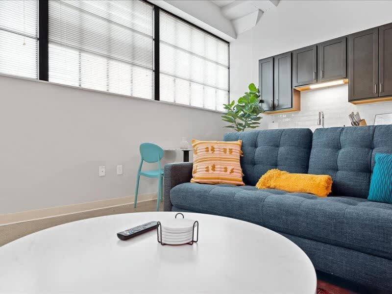 Cozysuites Lavish 1Br, Downtown Питтсбург Экстерьер фото